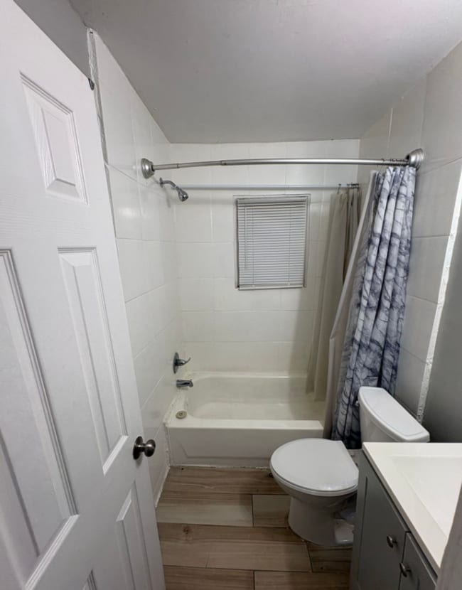Building Photo - Cozy & Comfortable Newly Renovated 3 Bedroom Home in Hyde Park Area