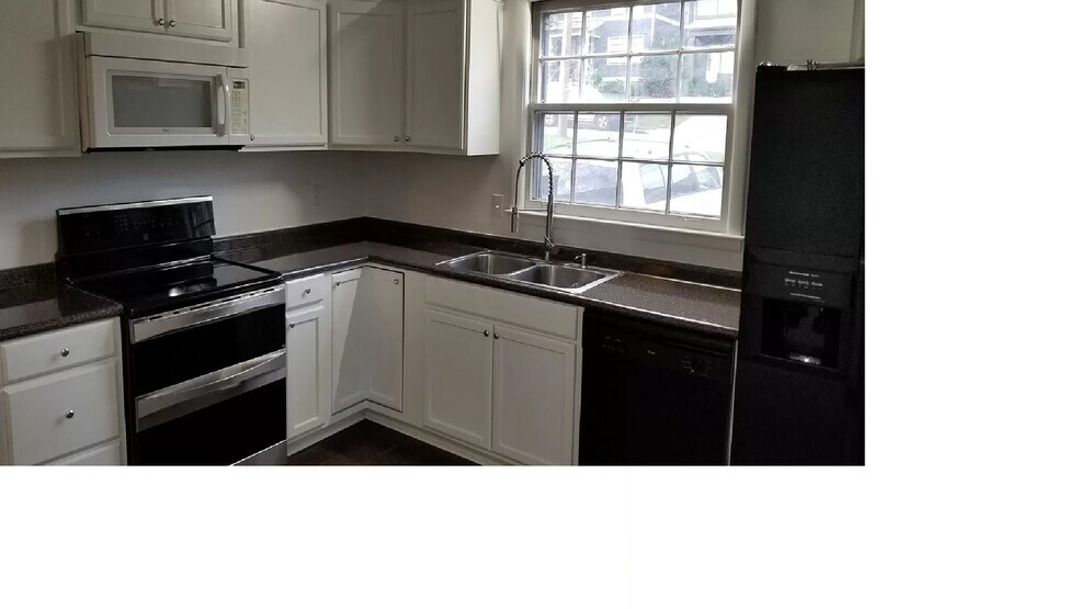 Building Photo - 2907 W Linden Ave