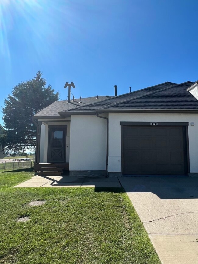 Building Photo - 1121 Dakota Dr