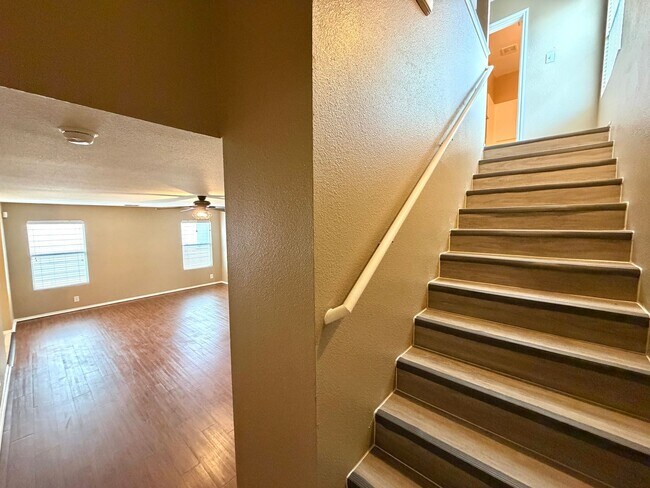 Building Photo - Spacious 3 Bedroom Home with Loft in Bulverde Village