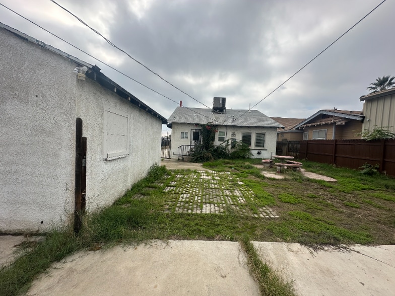 Building Photo - 402 18th St