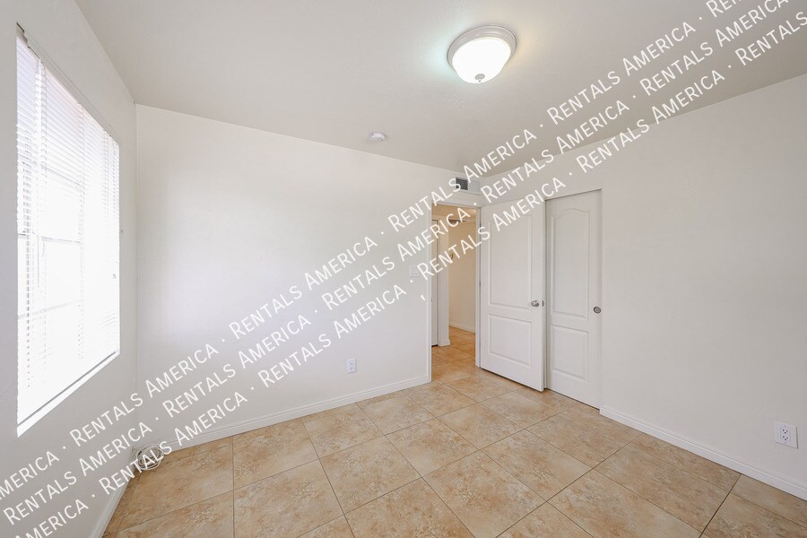 Building Photo - 3432 N 23rd Ave