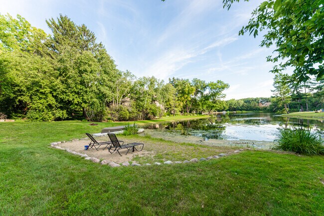 Building Photo - 22199 W Thornridge Dr