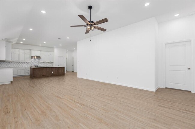 Building Photo - 28809 Mount Bonnell Dr