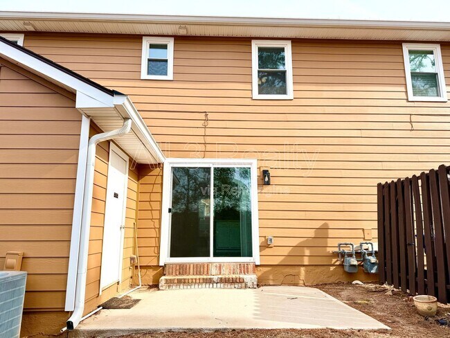 Building Photo - 121 Jackson Dr