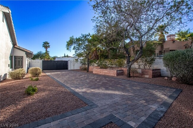 Building Photo - 4785 N Grand Canyon Dr