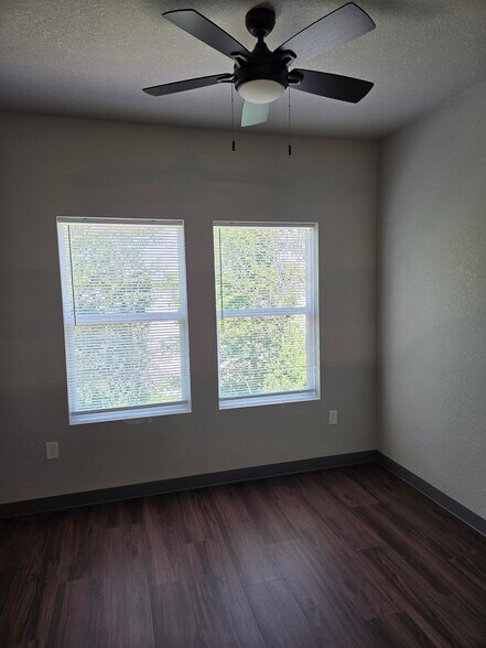 Building Photo - 781 Fernwood Ave