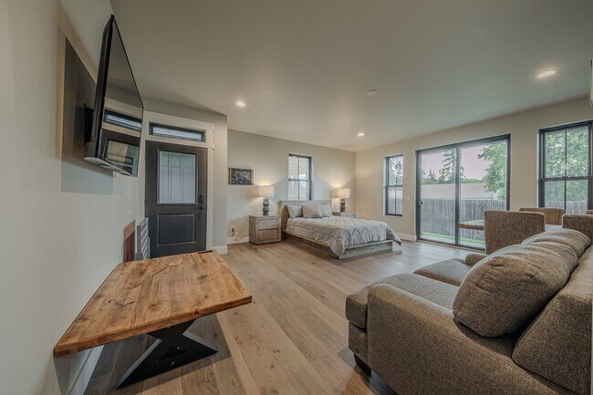 Building Photo - 205 Stoner Loop