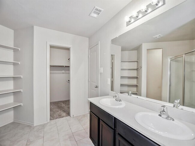 Building Photo - 7238 Basque Country Dr