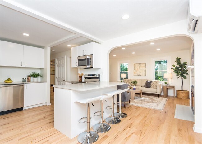 Building Photo - 23 Cheney St