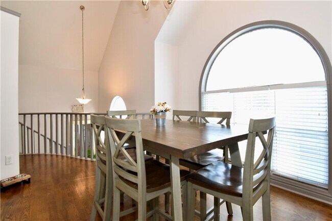 Building Photo - 2582 Candler Way