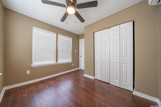 Building Photo - 821 Meadow Stone