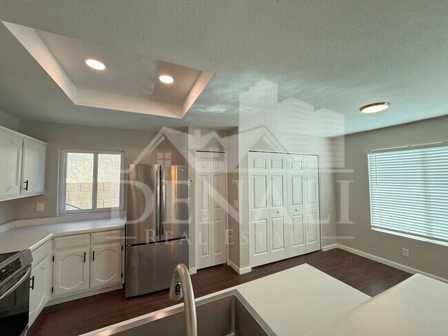 Building Photo - 1114 S Surfside Dr