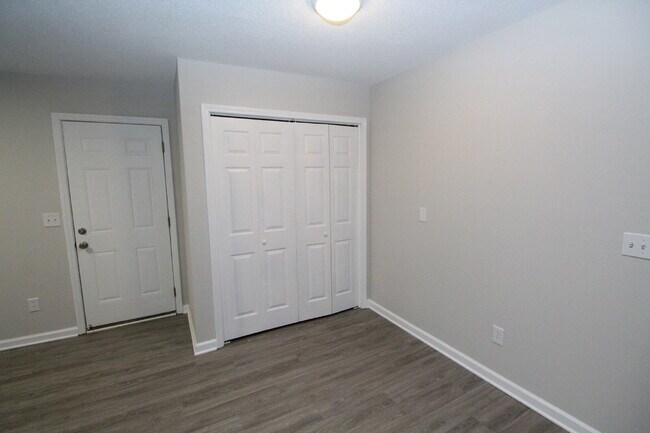 Building Photo - 3BR, 2BA Duplex in NW Pensacola – Convenie...