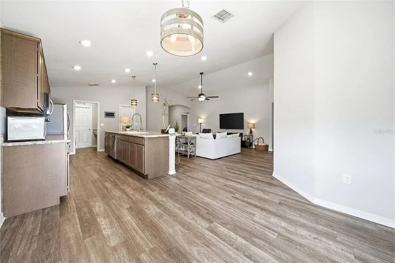 Building Photo - 883 Galloway St