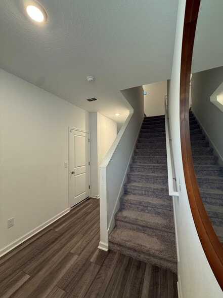 Entryway - 6206 Daerr Ridge St