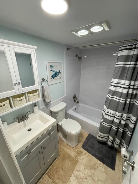 Building Photo - 3215 NE 15th St