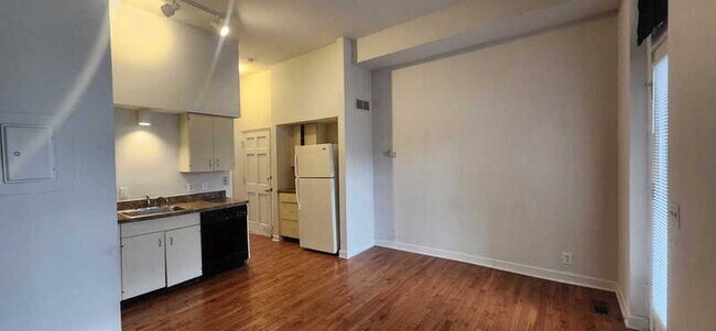 Building Photo - 2415 S 10th St