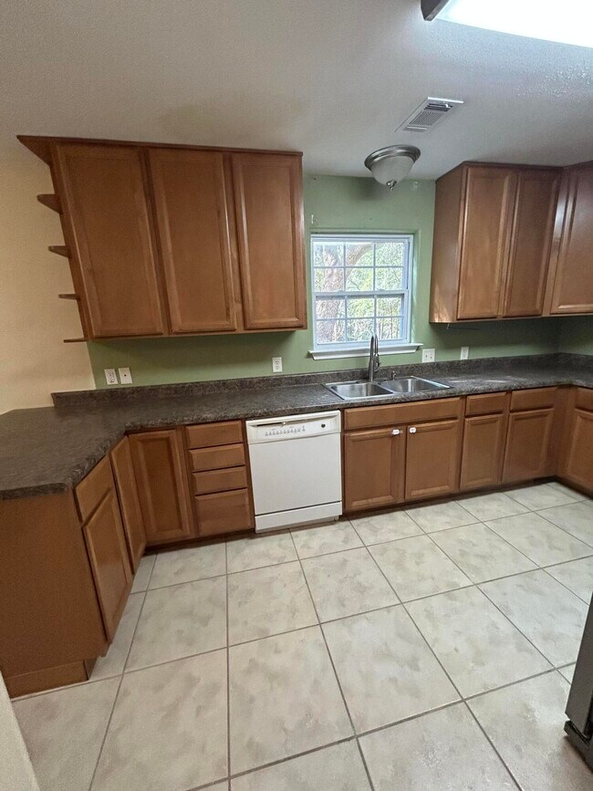 Building Photo - 70 Cypress Ln