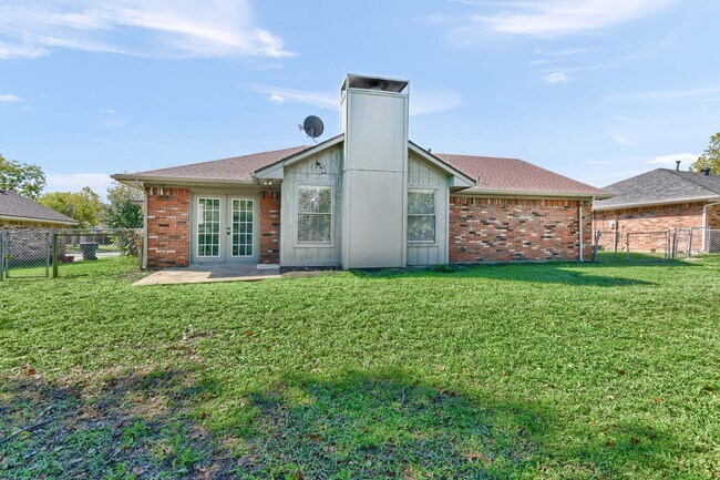 Building Photo - 3505 S Carolina Dr
