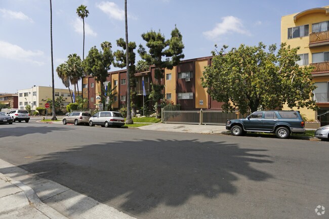 Building Photo - 351 S. Manhattan Pl