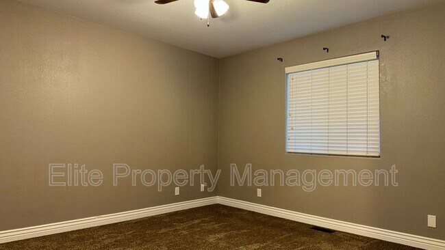 Building Photo - 788 S Knox Dr