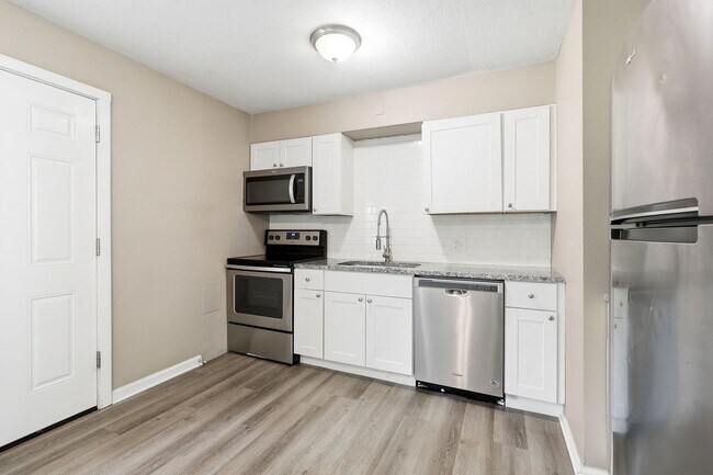 Building Photo - Don't Miss Out on This Charming 3 Bed, 1 Bath Home in South Kansas City!