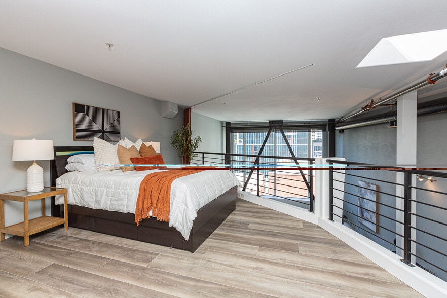 Building Photo - 346 1st St