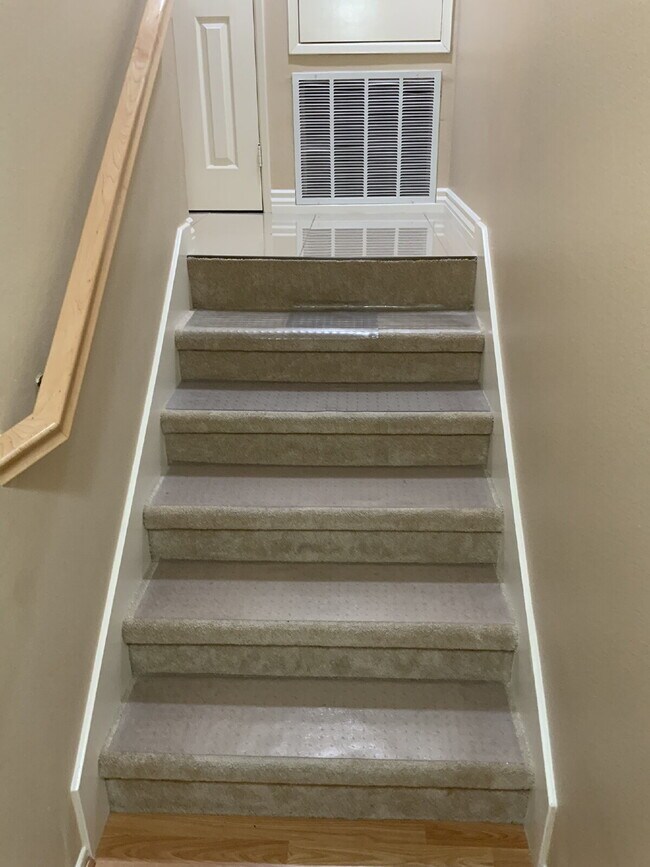 Building Photo - Beautiful Valencia Townhome in the Highly Desirable Village Walk Community