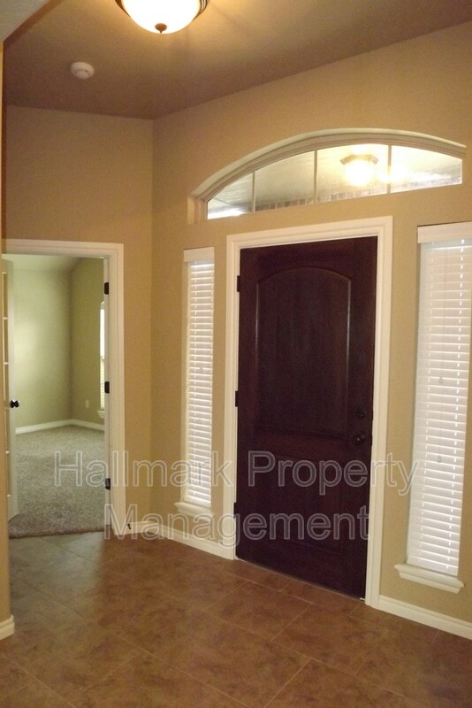 Building Photo - 613 S Silver Leaf Dr