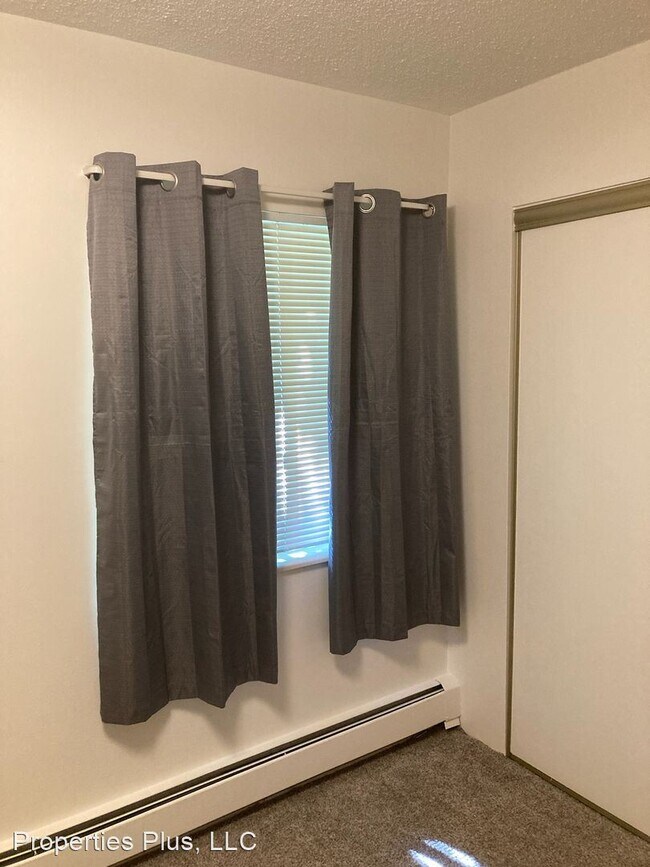 Building Photo - 2 br, 1 bath House - 13500 E Cornell Ave #102