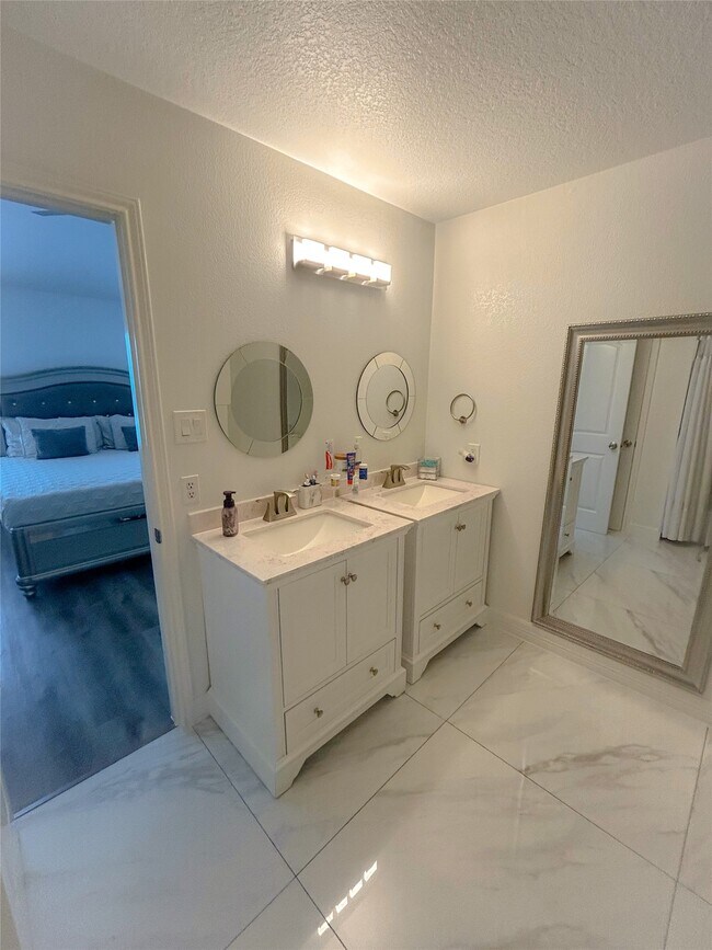 Building Photo - 18323 River Sage Dr