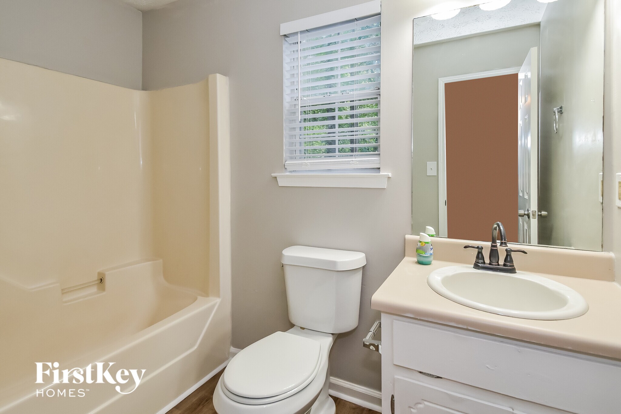 Building Photo - 176 Shadow Wood Dr