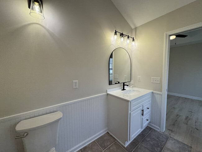 Primary bath - 8017 Pine Oak Rd