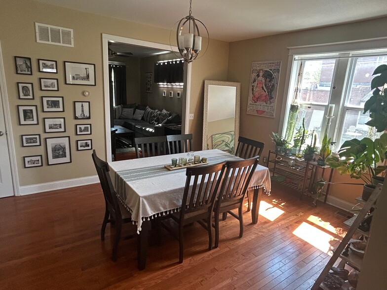 Building Photo - 3345 Salena St