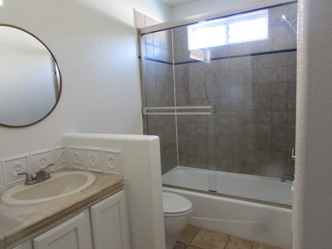 Building Photo - 51240 Avenida Velasco