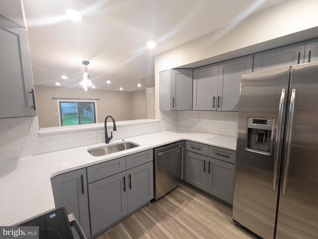 Building Photo - 988 Beechwood Pl