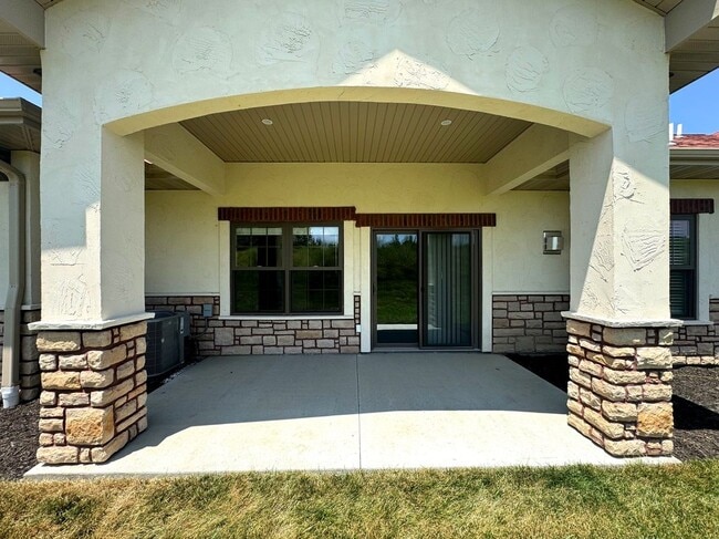Building Photo - 1738 Bunker Loop