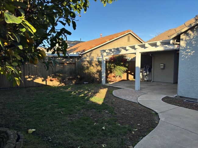 Building Photo - Charming 3bedroom 2 bath home in Elk Grove.