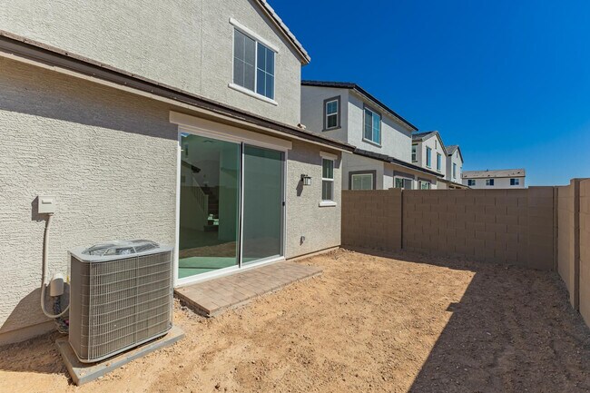 Building Photo - 2436 W Maximo Wy