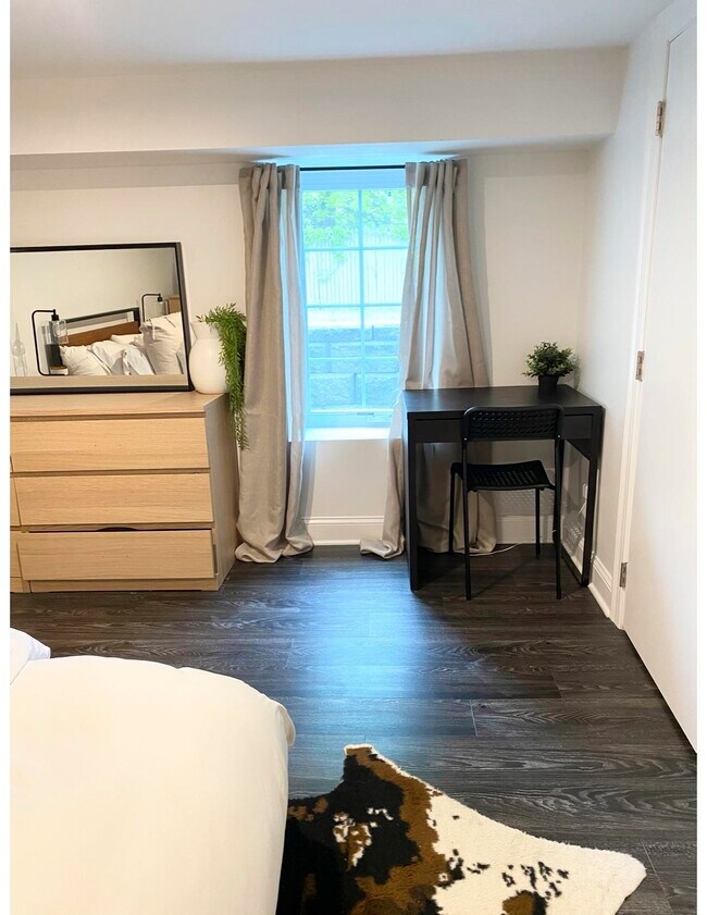 Building Photo - 61 Chestnut St