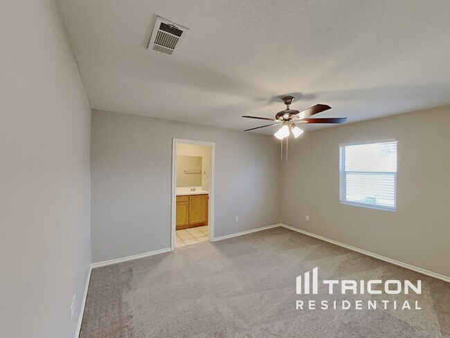 Building Photo - 213 Dean Ct