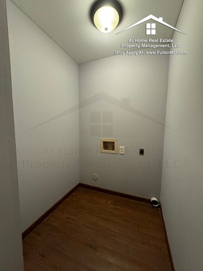 Building Photo - 103 E 10th St