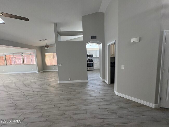 Building Photo - 6121 E Hermosa Vista Dr