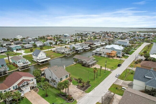 Building Photo - 21812 Frio Dr