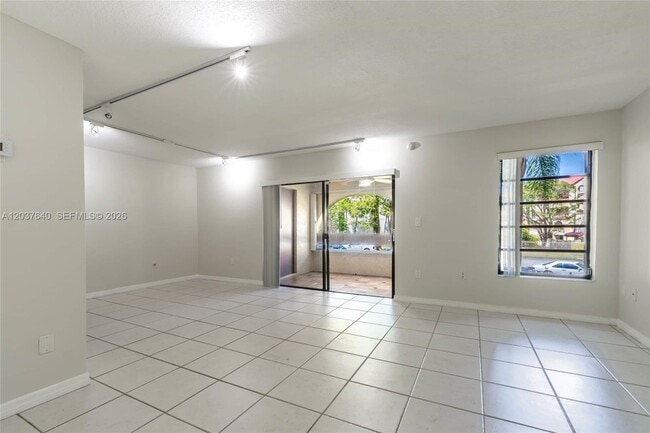 Building Photo - 9015 SW 125th Ave