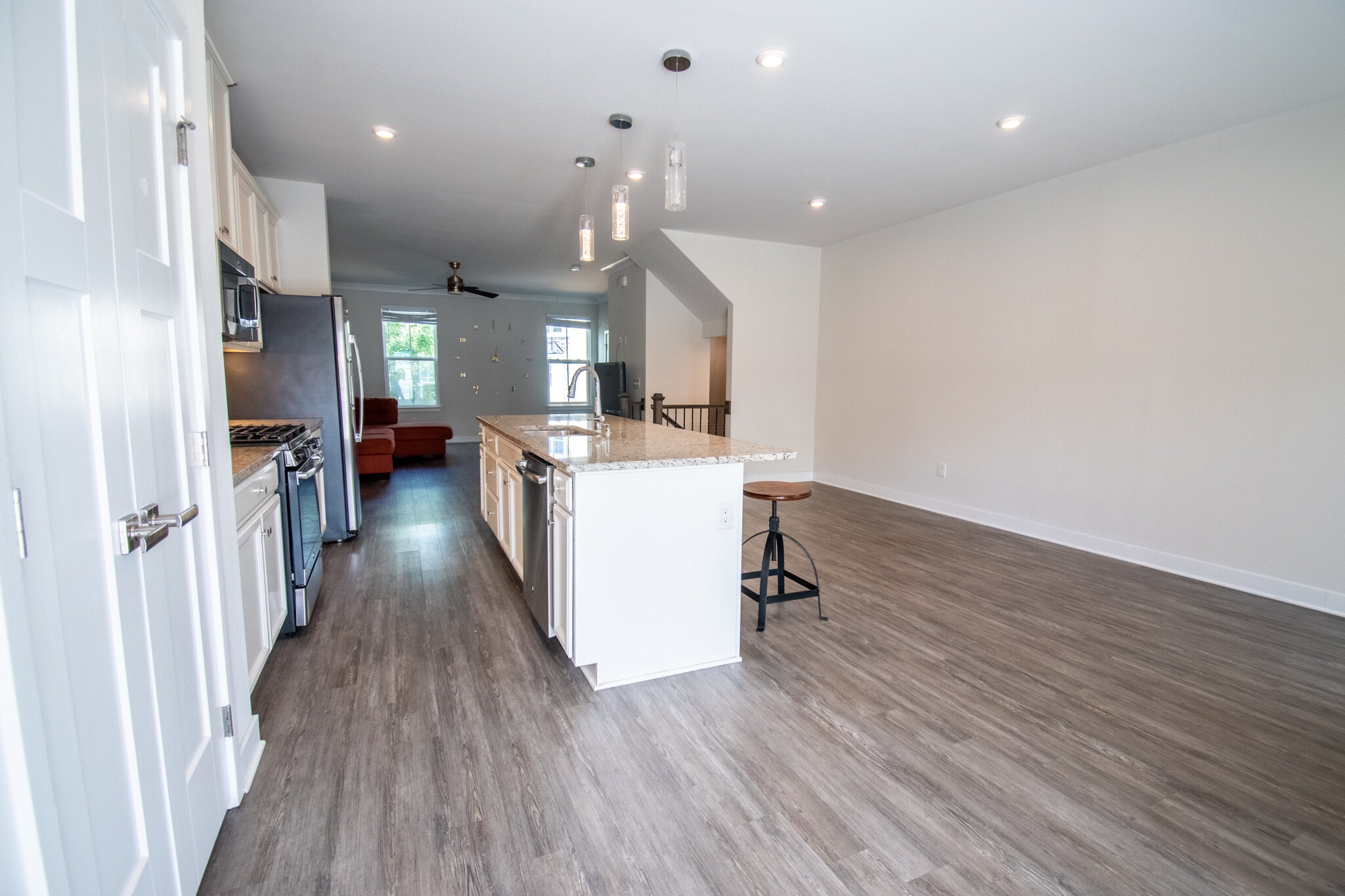 Building Photo - 914 Avast Way