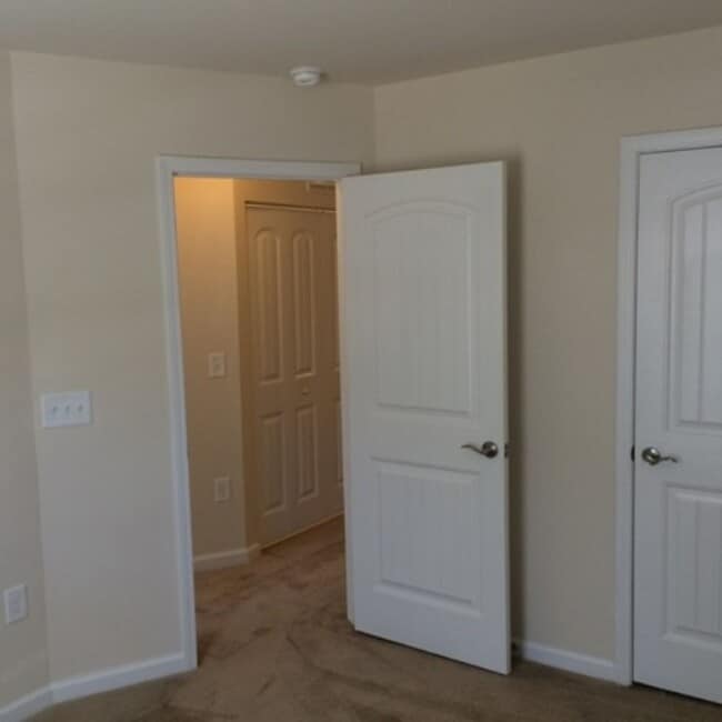 Building Photo - 111 Tuftin Dr