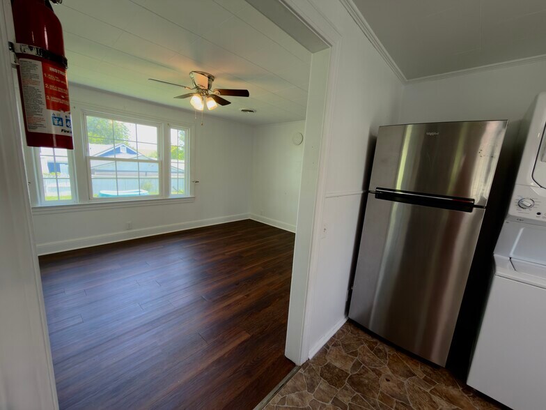 Building Photo - 103 Pelican Ln