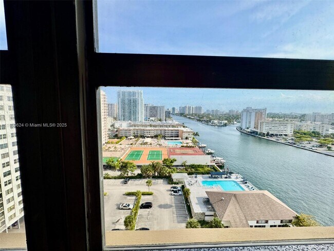 Building Photo - 1833 S Ocean Dr